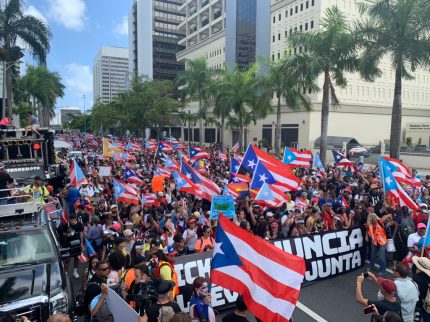 “Somos-mas”-festejan-en-Hato-Rey-renuncia-de-Ricardo-Rossello